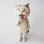 あくびするキジトラ白猫さんを木彫りで作りました