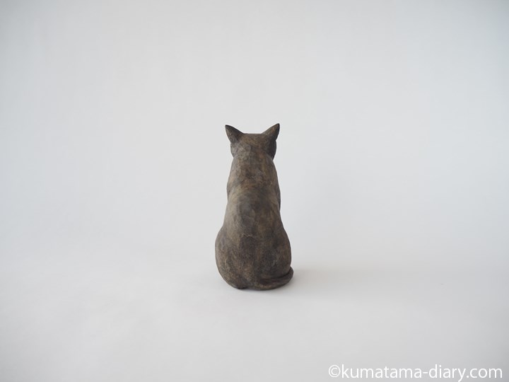 黒猫さん木彫り猫後ろ