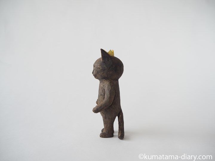 黒猫王子木彫り猫左