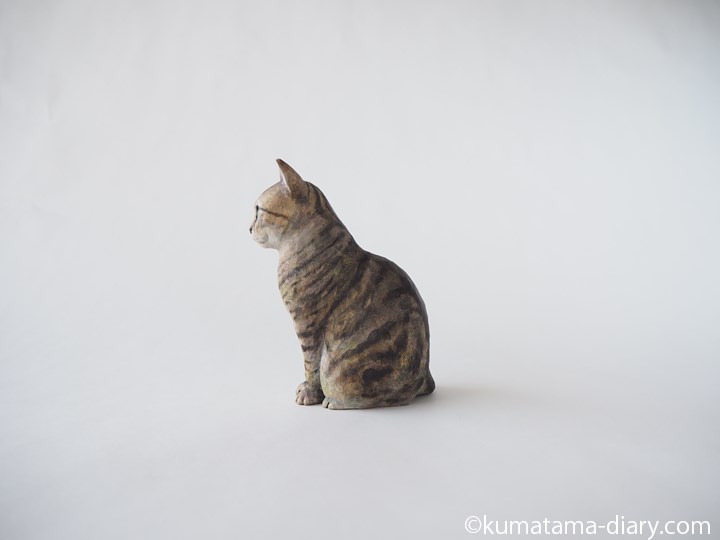 宿木カフェ木彫り猫左