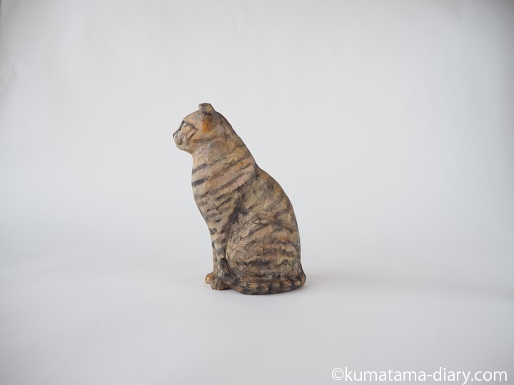 宿木カフェ木彫り猫左