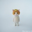 王冠たまき木彫り猫