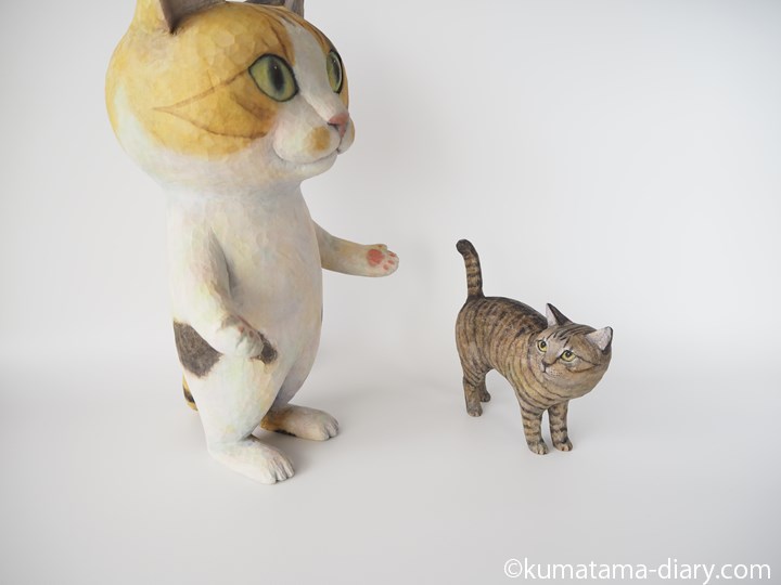 タミィとキジトラ猫さん木彫り猫