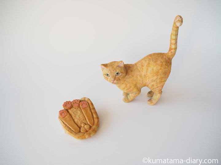 マグネットと茶トラ猫さん木彫り猫