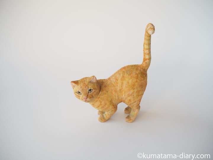 茶トラ猫さん木彫り猫