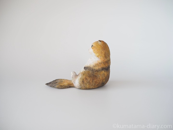 スコ座り木彫り猫