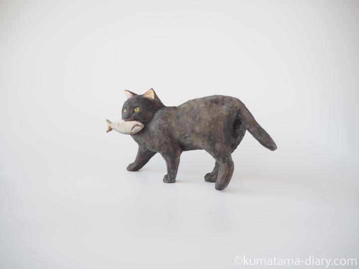魚くわえた黒猫さん木彫り猫
