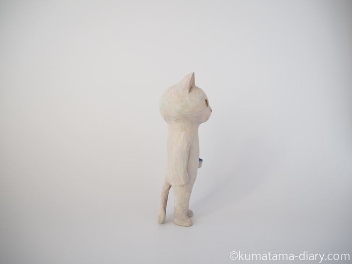 白猫さん木彫り猫右