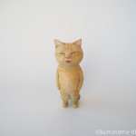 舌を出している茶トラ猫さんを木彫りで作りました