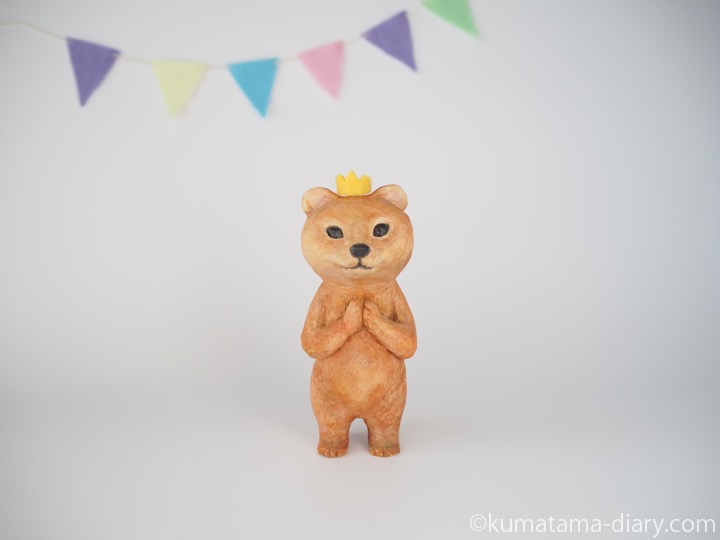 くまさん王冠木彫り猫