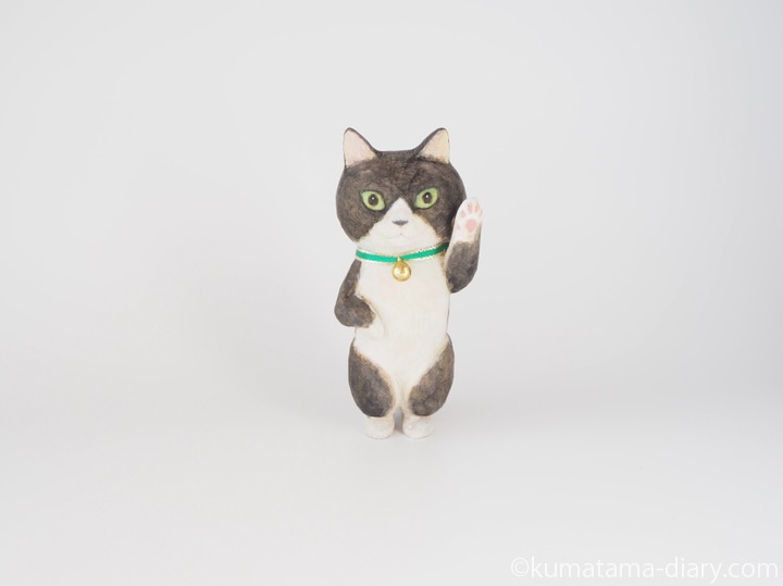 黒白猫さん木彫り猫
