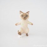 踊るシャム猫さんを木彫りで作りました