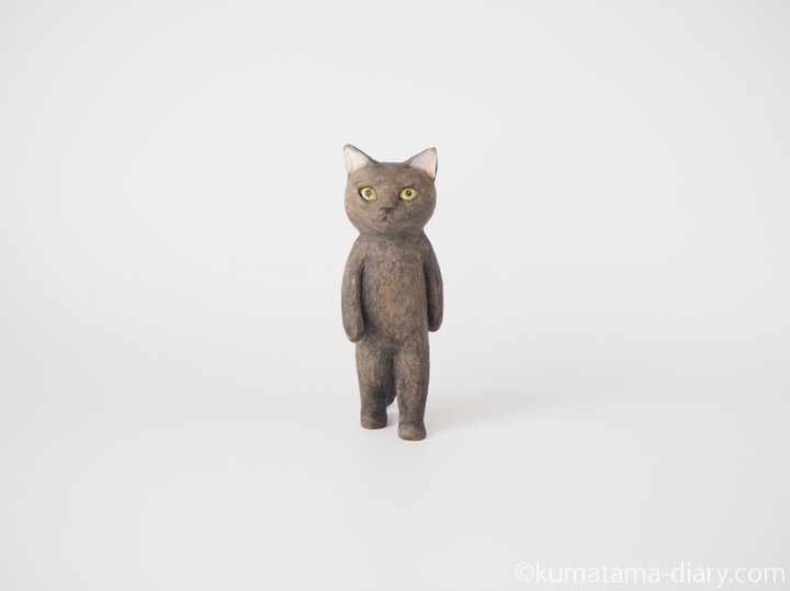 歩く黒猫さん木彫り猫
