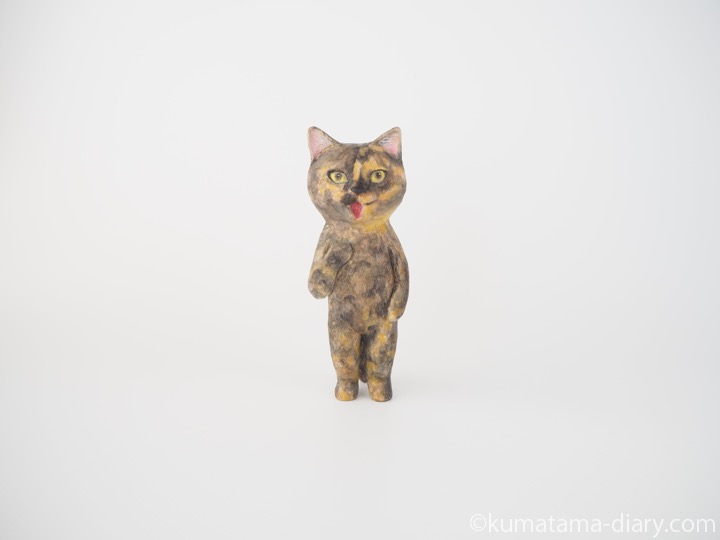 歌うサビ猫さん木彫り猫