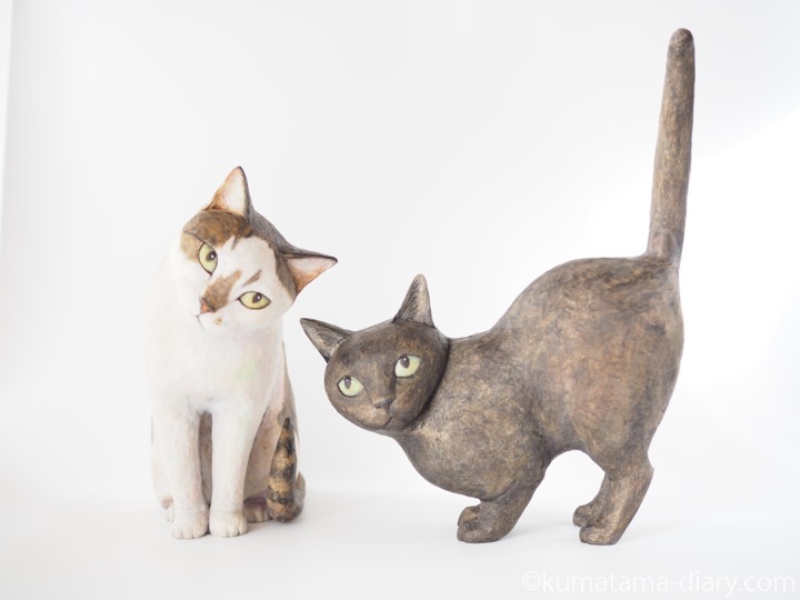 木彫り猫キジトラ白猫さんと黒猫さん