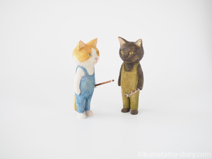 釣り木彫り猫