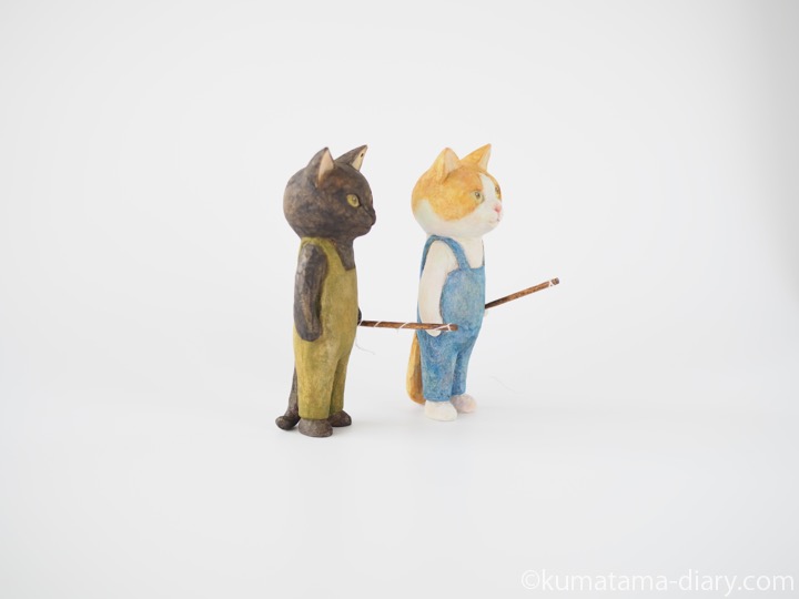 釣り木彫り猫