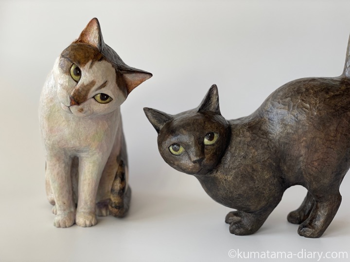 木彫り猫キジトラ白猫さんと黒猫さん