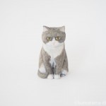 ブルーホワイトのブリティッシュショートヘアの猫さんを木彫りで作りました