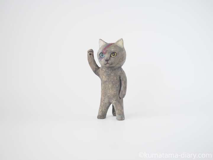 稲妻のペイントグレー猫さん木彫り猫