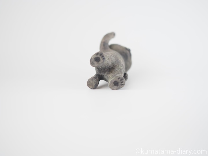 稲妻のペイントグレー猫さん木彫り猫