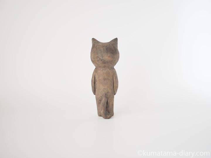 黒猫ふみお木彫り猫後ろ