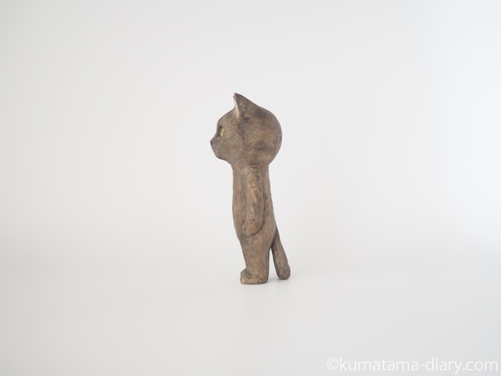 黒猫ふみお木彫り猫左