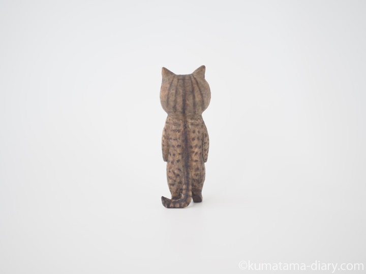 足長マンチカンさん木彫り猫後ろ