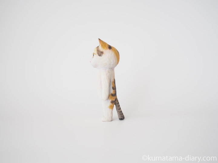三毛猫さん木彫り猫左