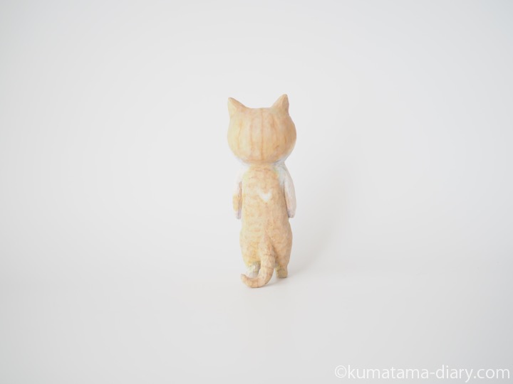 マンチカンさん木彫り猫後ろ