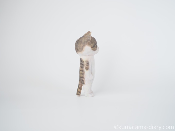 キジトラ白猫さん木彫り猫右