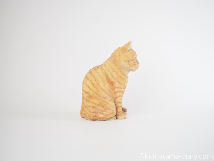 茶トラ猫さん木彫り猫右