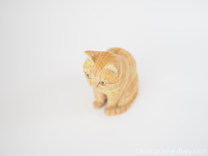 茶トラ猫さん木彫り猫