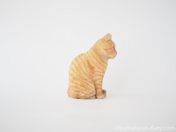 茶トラ猫さん木彫り猫右