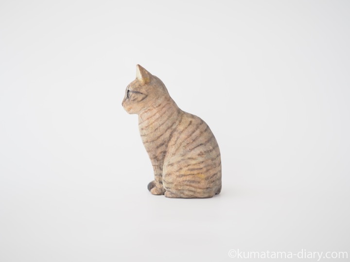キジトラ猫さん木彫り猫左