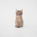 スリムで可愛いキジトラ猫さんを木彫りで作りました