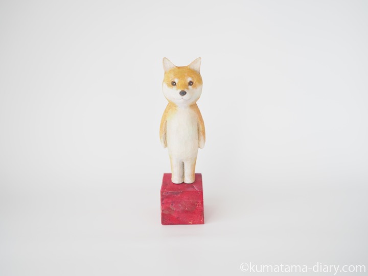 柴犬さんを木彫り