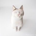 なでられる白黒猫さんを木彫りで作りました