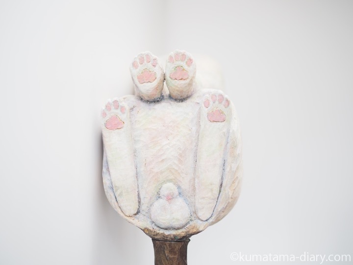 白黒猫さん木彫り猫裏側