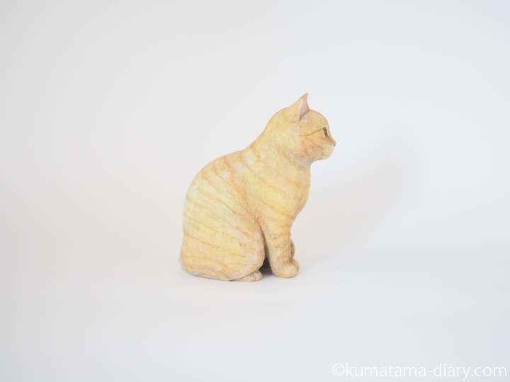 茶トラ猫さん木彫り猫