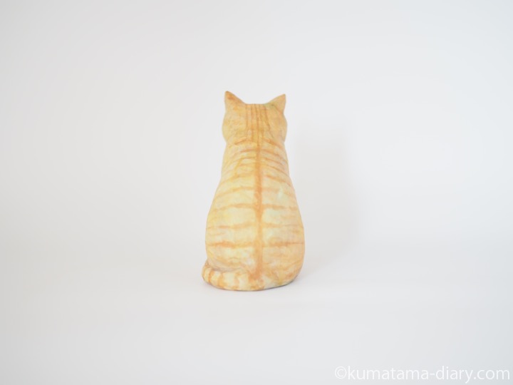 茶トラ猫さん木彫り猫