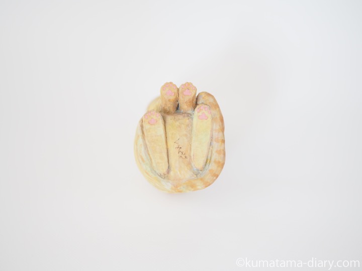 茶トラ猫さん木彫り猫