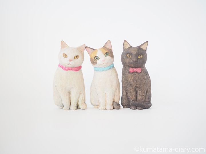 三毛猫さんと白猫さんと黒猫さん木彫り猫