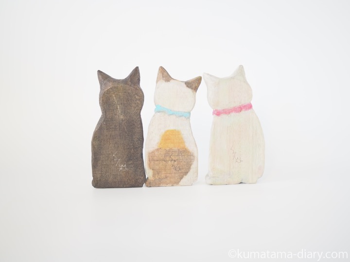三毛猫さんと白猫さんと黒猫さん木彫り猫