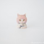 頬杖をつく猫さんたちを木彫りで作りました