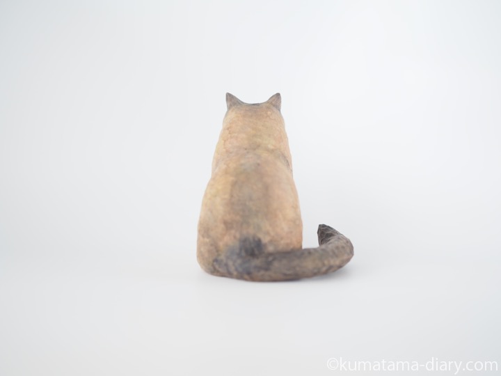 ソマリさん木彫り猫後ろ