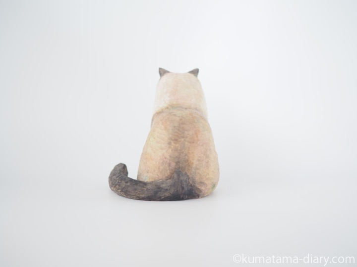 長毛猫さん木彫り猫後ろ