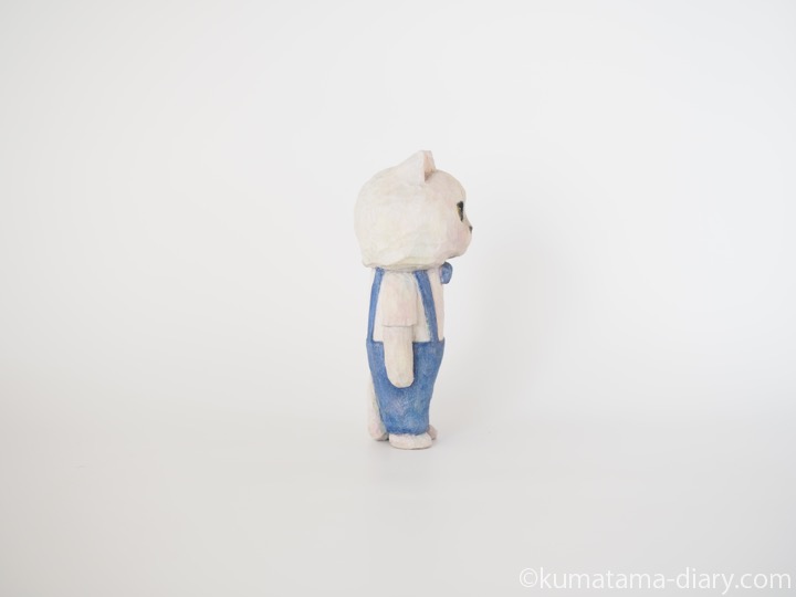 蝶ネクタイチンチラさん木彫り猫右